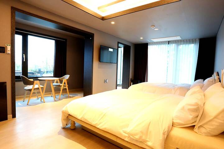 Room 6 of 69