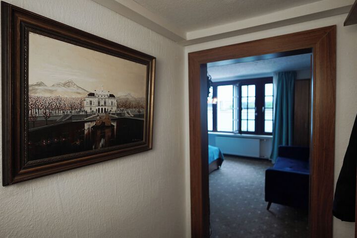 Room 32 of 107