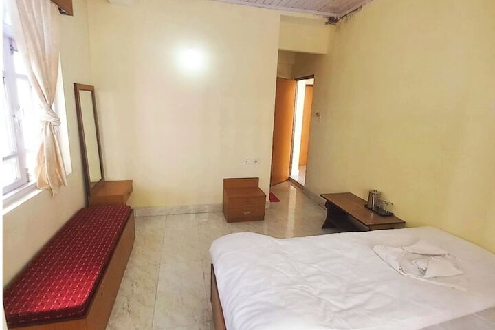 Room 5 of 12