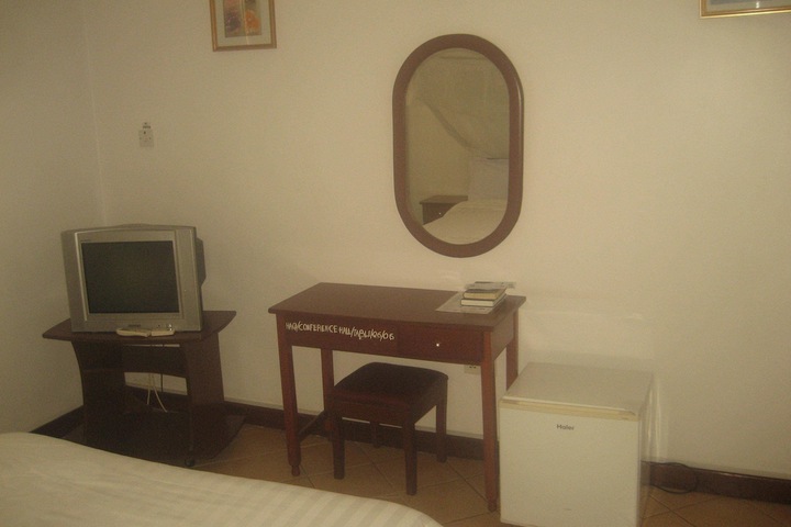 Room 32 of 64