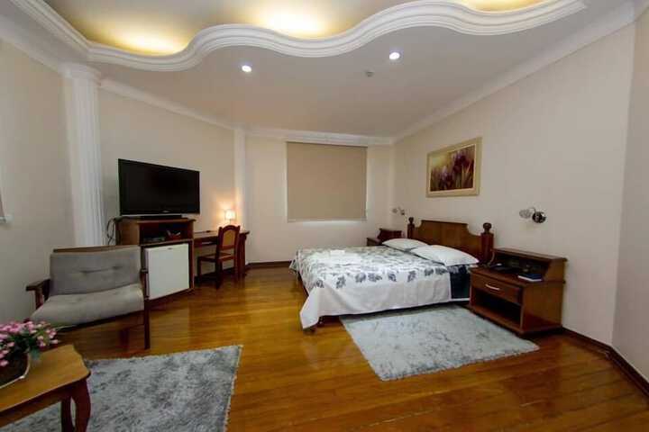 Room 5 of 44