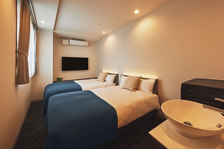 Room 95 of 144