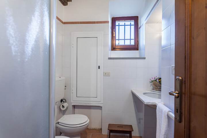 Room 32 of 50
