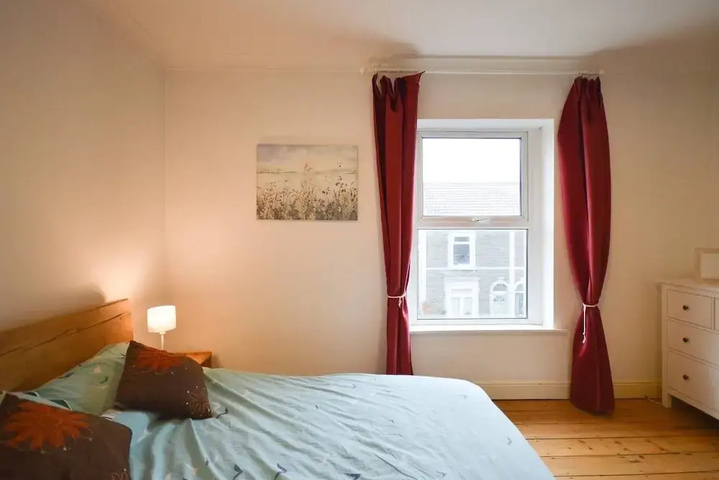 Room 5 of 11