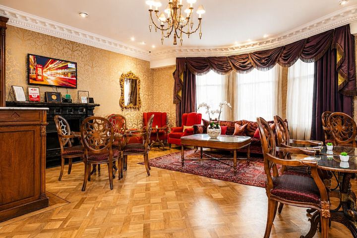 Entrance & Lobby