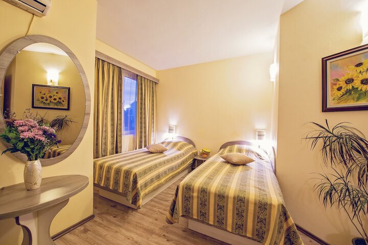 Room 10 of 25