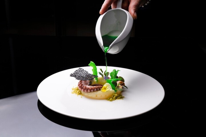Dining 32 of 63