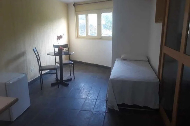 Room 4 of 15