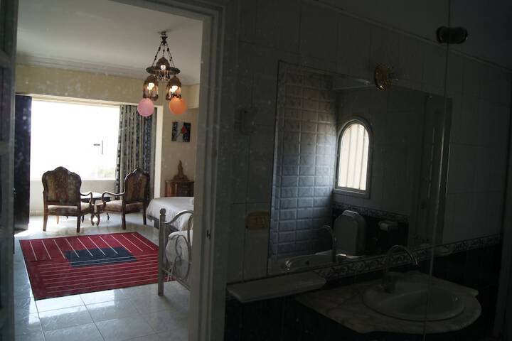 Room 37 of 114