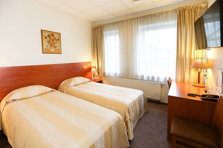 Room 12 of 38