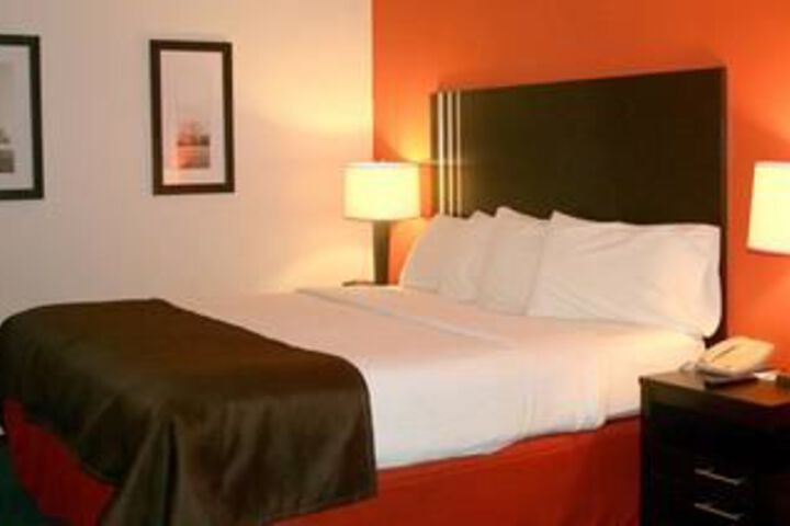 Room 4 of 6