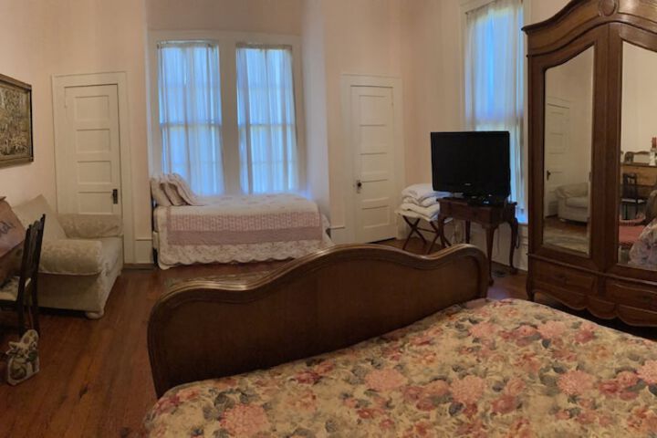 Room 13 of 37