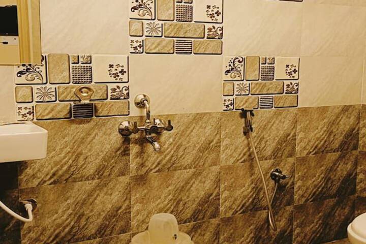 Room 10 of 22
