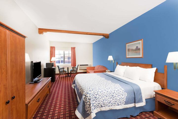 Room 6 of 27