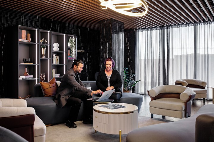 Lounge 26 of 28