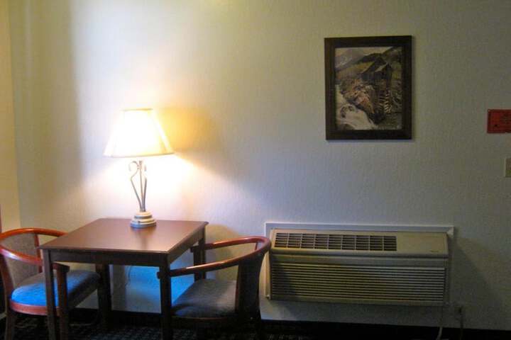 1 King Bed (2 of 7)