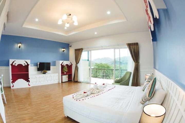 Room 6 of 19