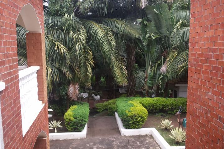 Hotel Exterior 51 of 52