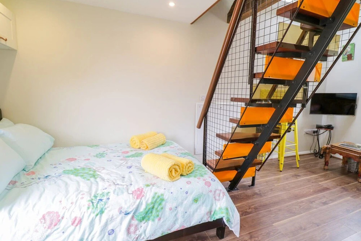 Room 4 of 14