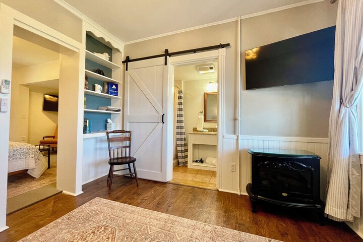 Room 42 of 106