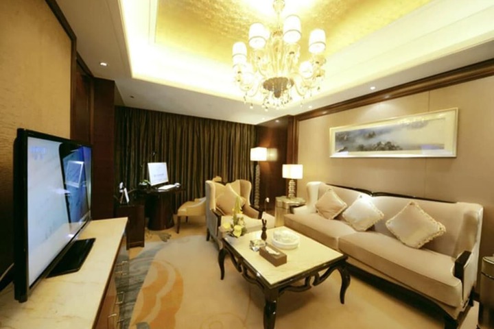 Room 10 of 52