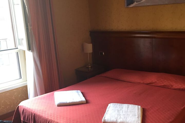 Room 7 of 48