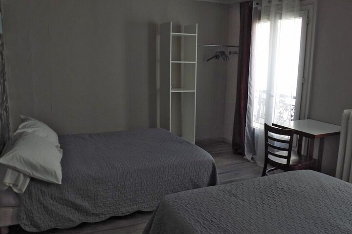 Room 5 of 11