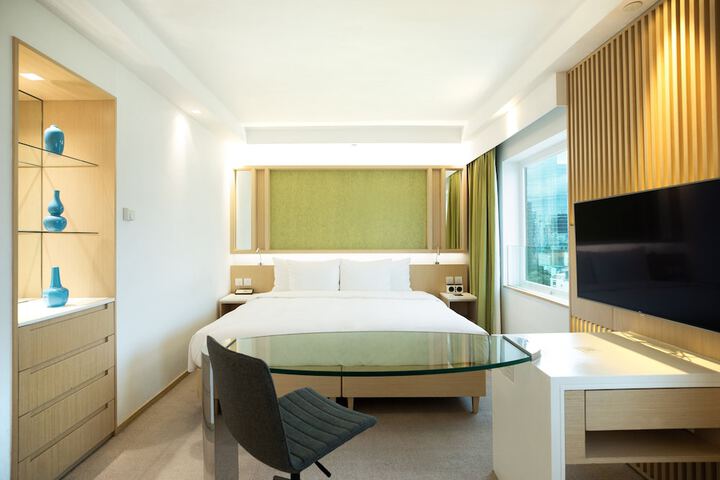 Room 41 of 220