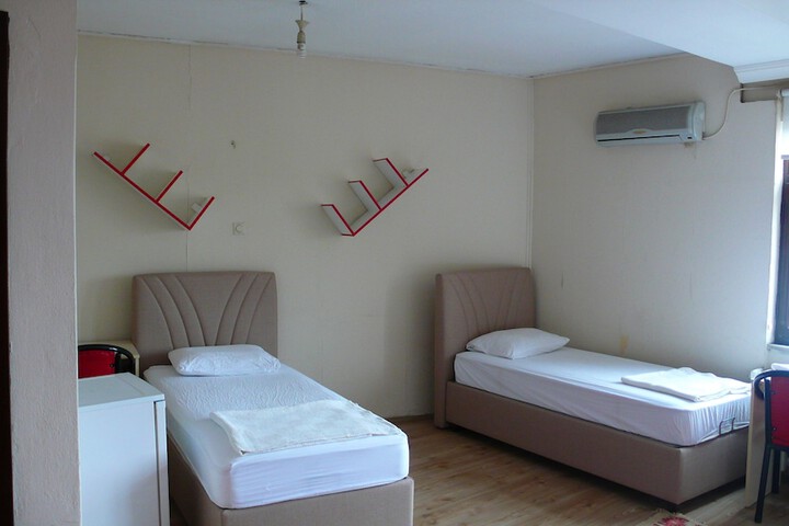 Room 7 of 25