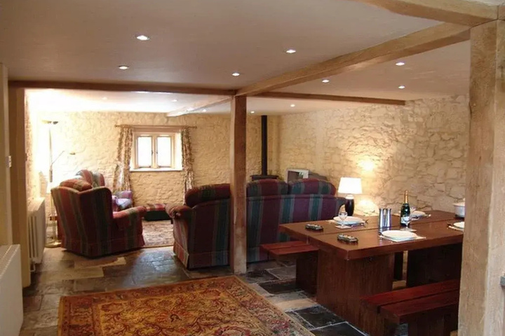 Room 2 of 10