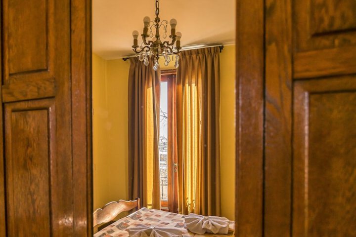 Room 6 of 31