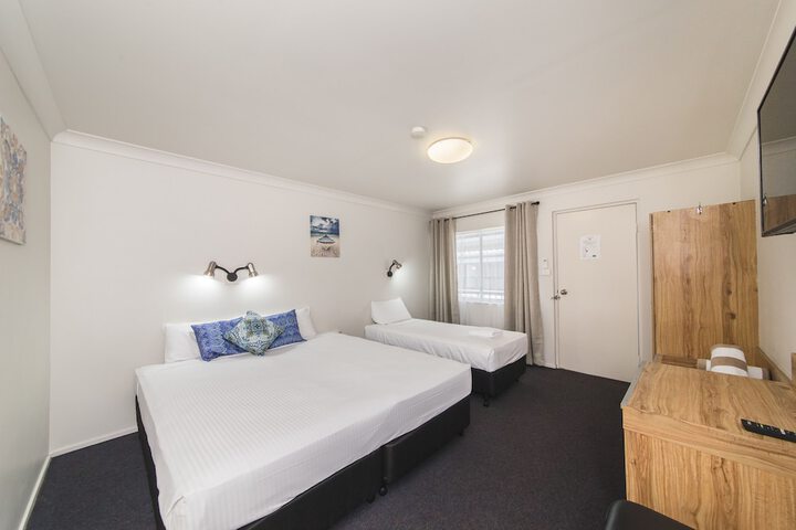 Room 4 of 36