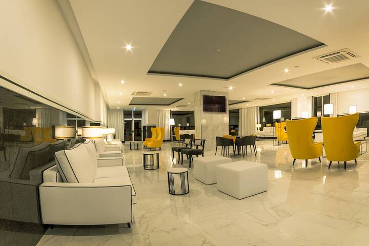 Entrance & Lobby