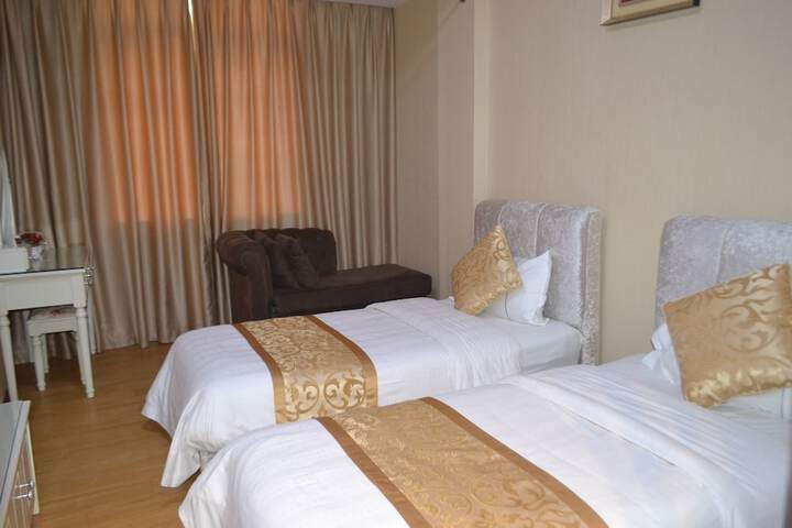 Room 10 of 16