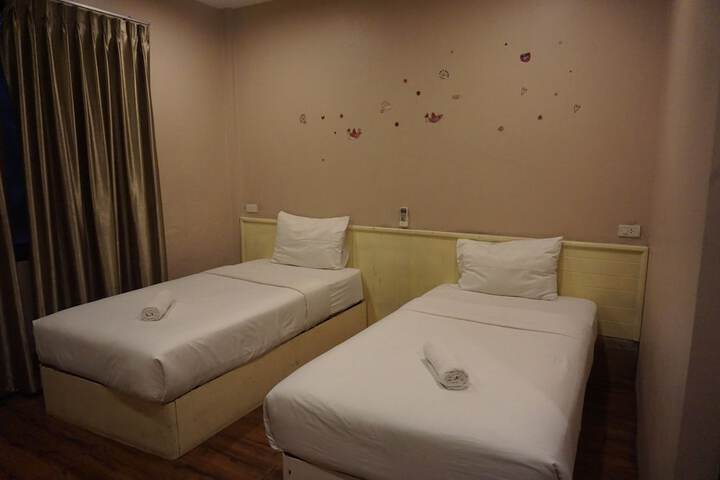 Room 7 of 27