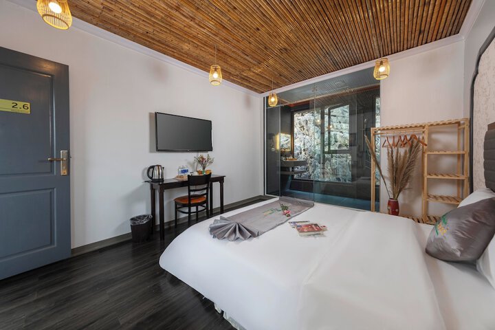 Room 10 of 77