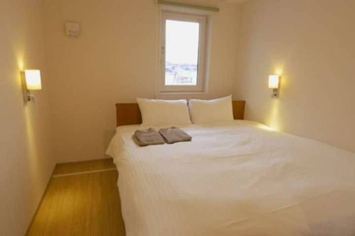 Room 13 of 37