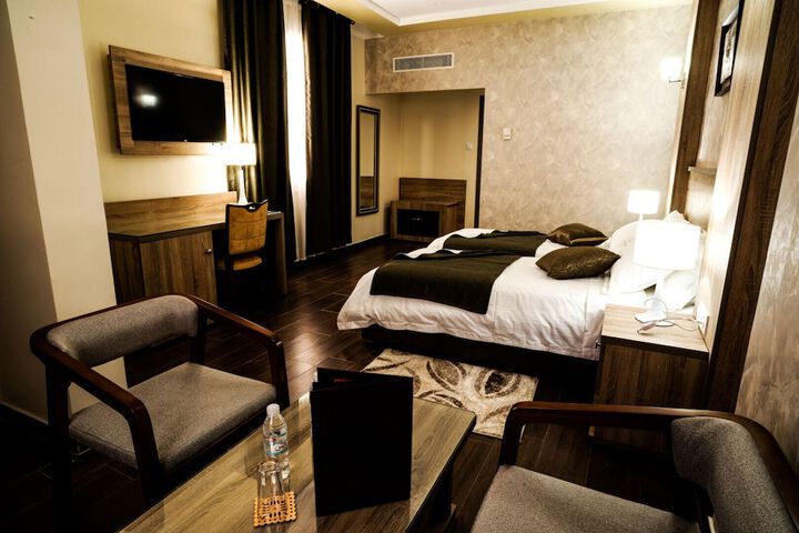 Room 6 of 21