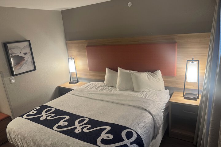 Room 6 of 50