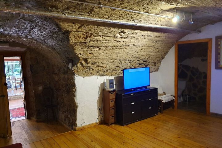 Room 3 of 28