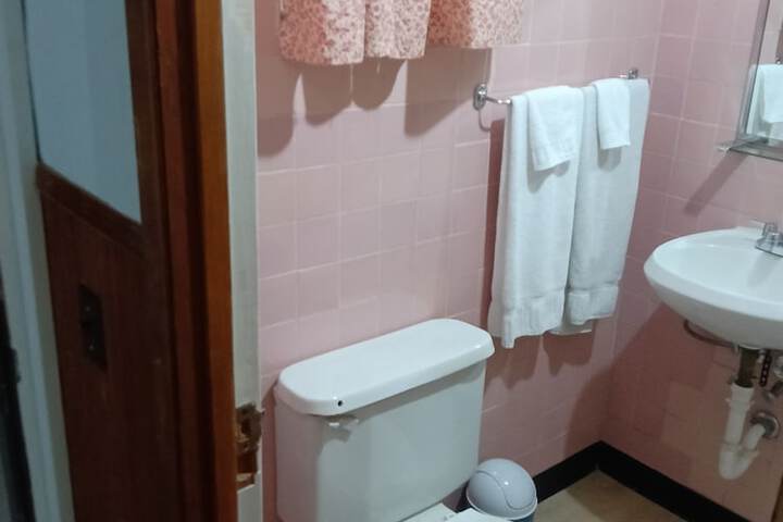 Room 21 of 28