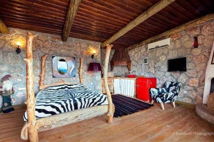 Room 9 of 22