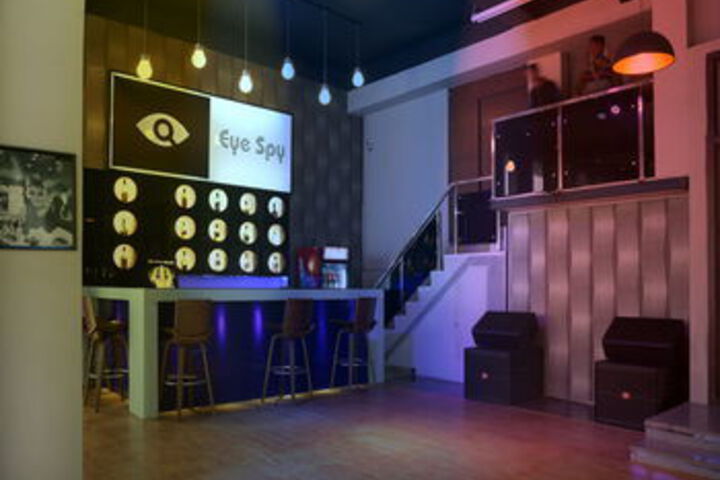 Lounge 18 of 31