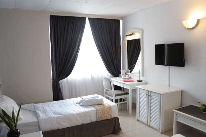 Room 15 of 40