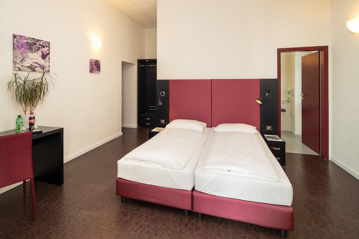 Room 16 of 45
