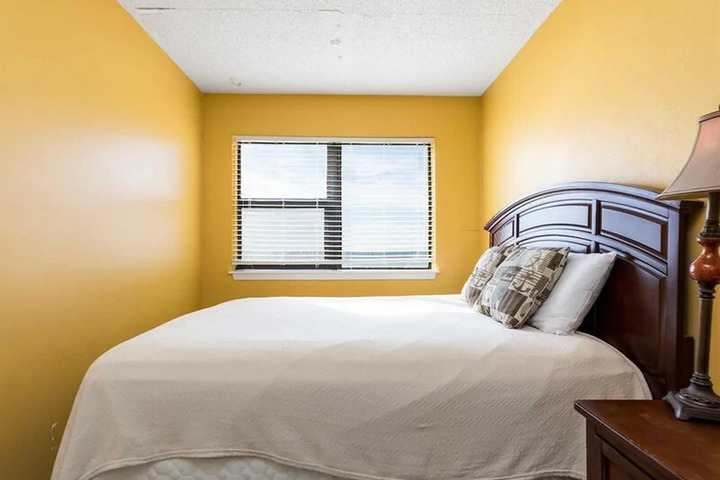 Room 9 of 10