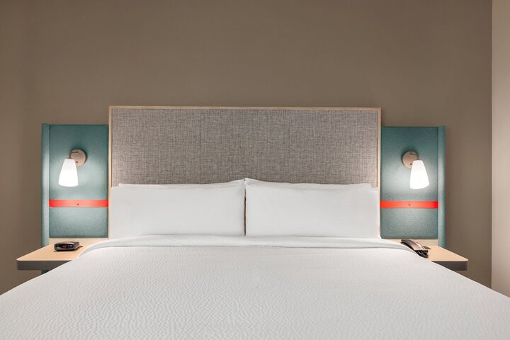 1 King Bed (15 of 19)