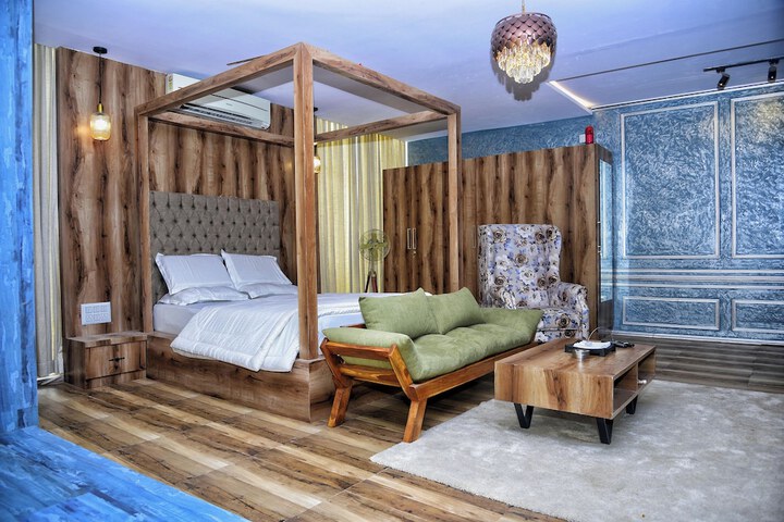 Room 4 of 51