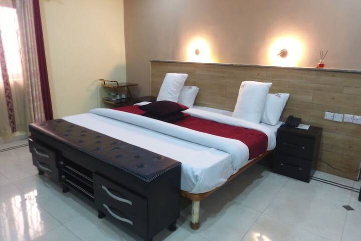 Room 6 of 14