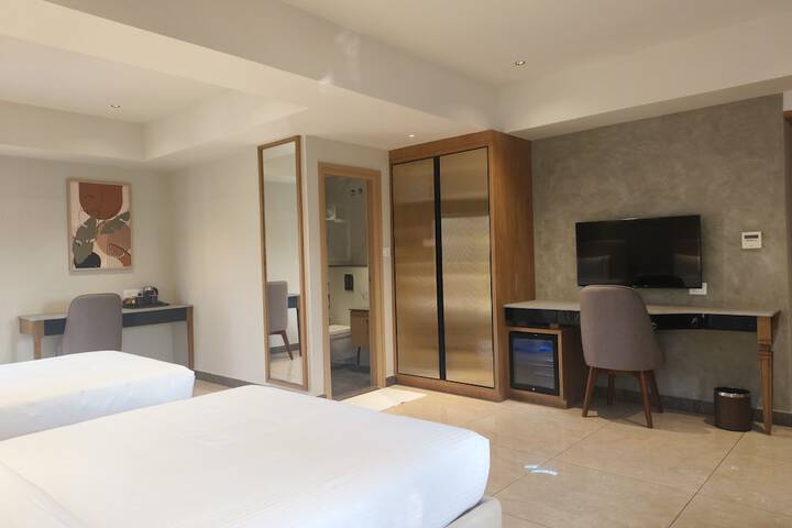Room 17 of 46